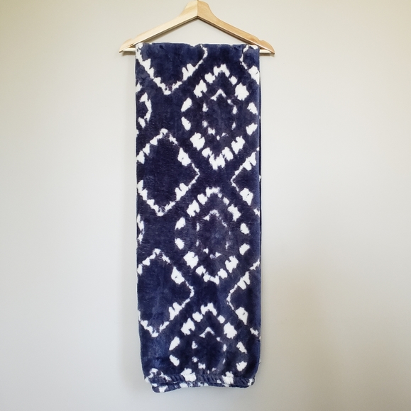 Bedding Homegoods 8x52 Fleece Throw Blanket Navy Poshmark
